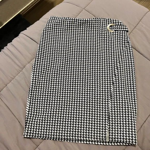 Houndstooth side wrap pencil skirt - Picture 2 of 5